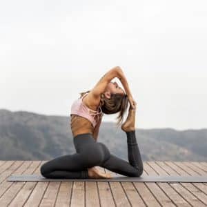 Quels sont les principes et les effets bénéfiques du vinyasa yoga ?